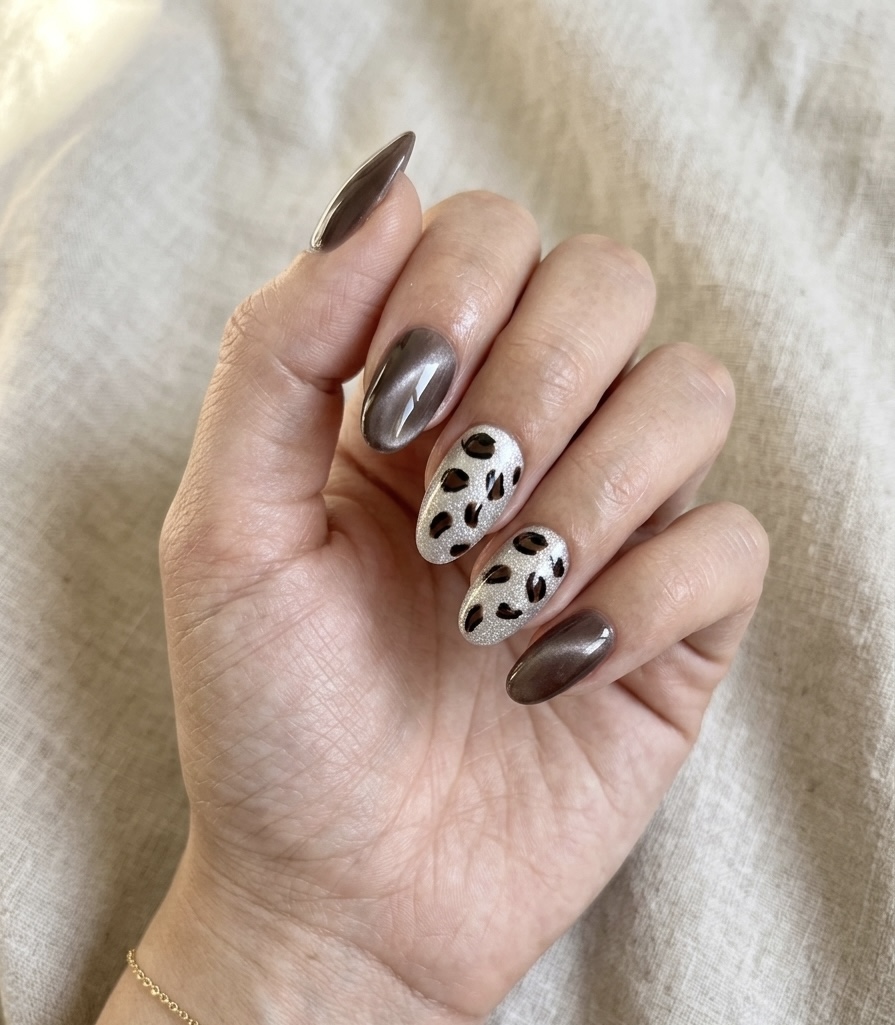 AVSAR Leopard Cat Eye Press On Nails – Silver Glitter Edition